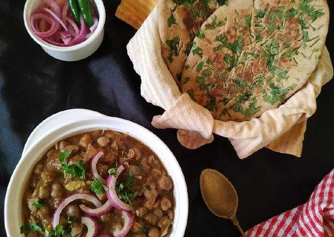 Healthy And Delicious Whole Wheat Kulcha Chole Recipe
